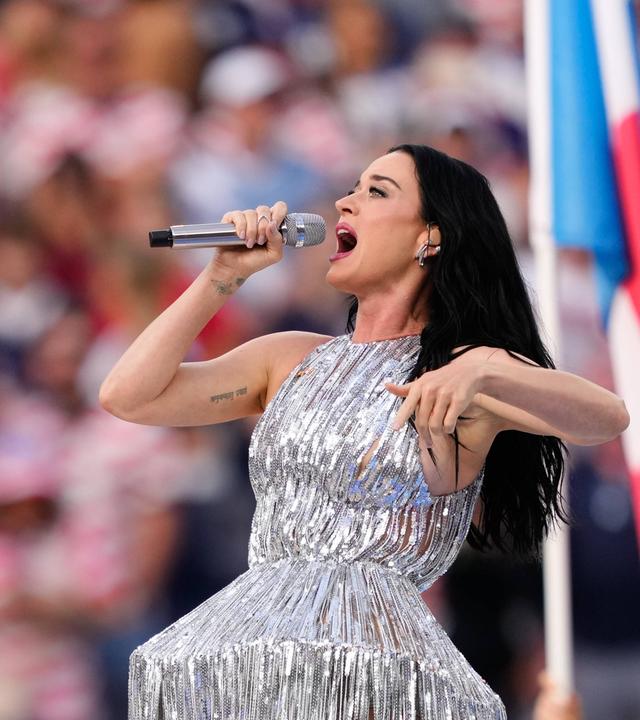 Vor dem Spiel gegen Paraguay hat Co-Gastgeber USA noch eine kleine Eröffnungsfeier mit Superstar Katy Perry abgehalten. Die Zeremonie im Re-Live.