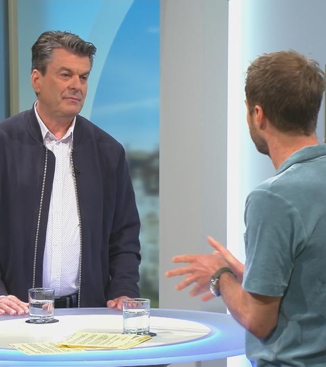 Rechtsanwalt Kay P. Rodegra im Volle-Kanne-Studio mit Moderator Florian Weiss.