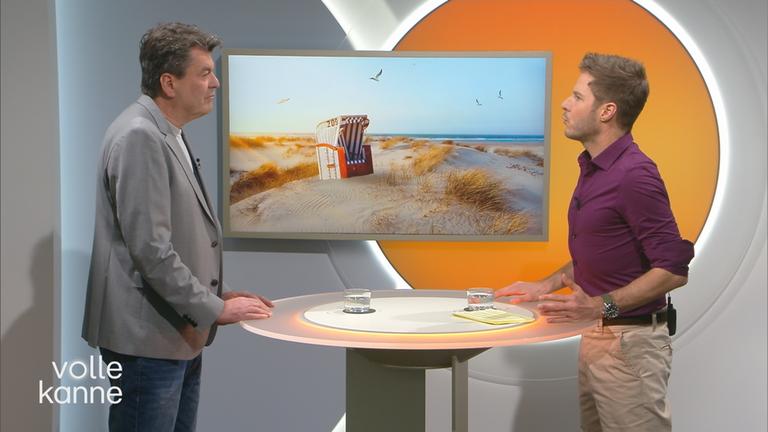 Kay Rodegra und Florian Weiss stehen sich bei Volle Kanne gegenüber.