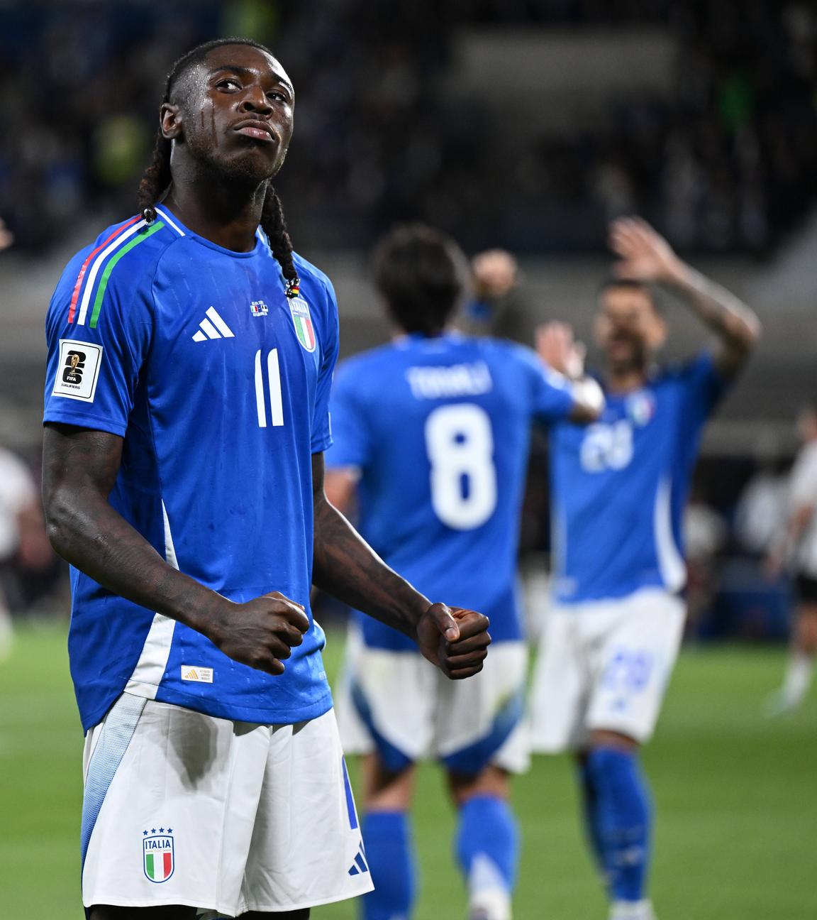 Italiens Moise Kean ballt im Spiel gegen Estland nach seinem Tor beide Fäuste und blickt nach oben