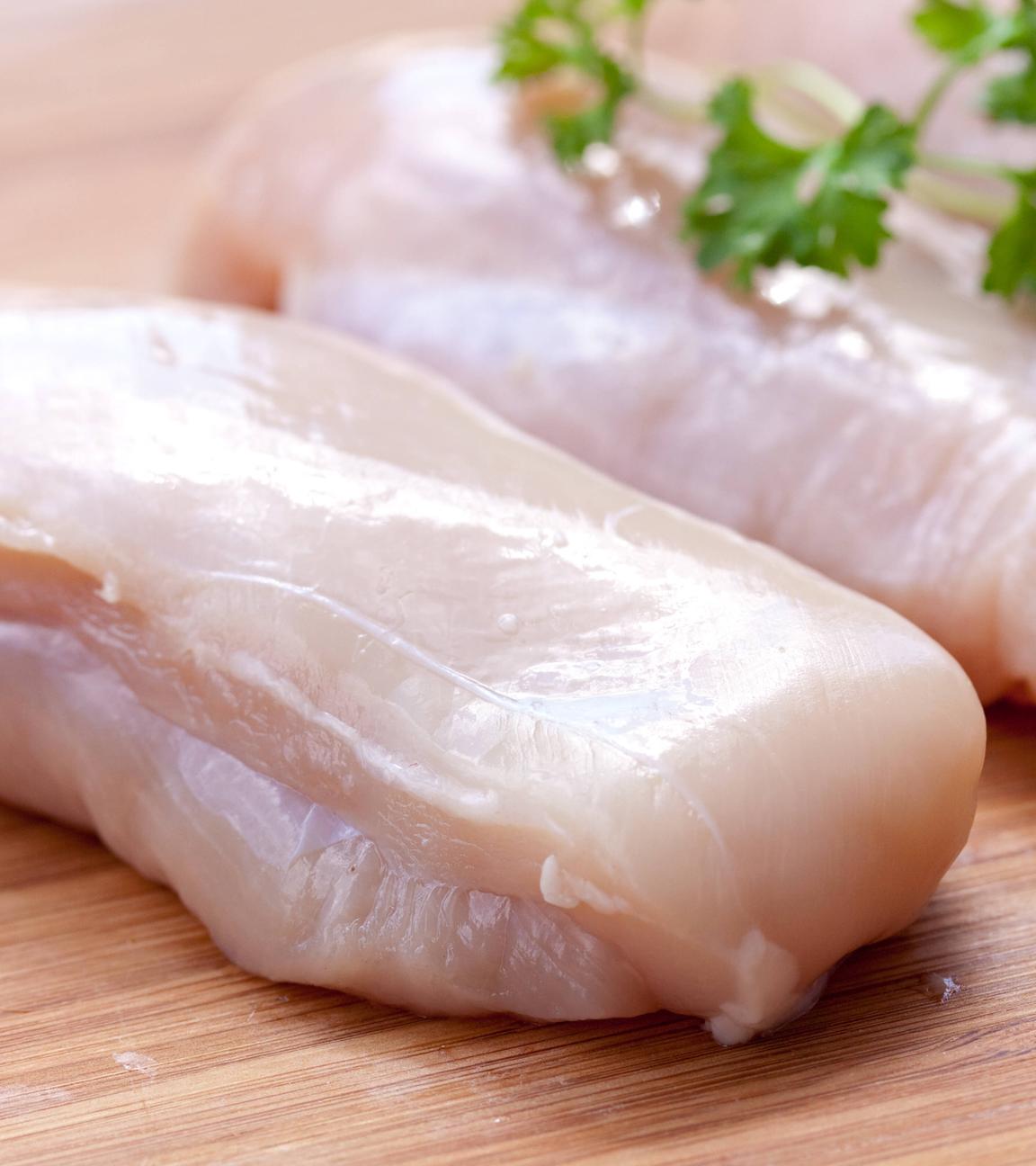 Zwei Hähnchenbrustfilets