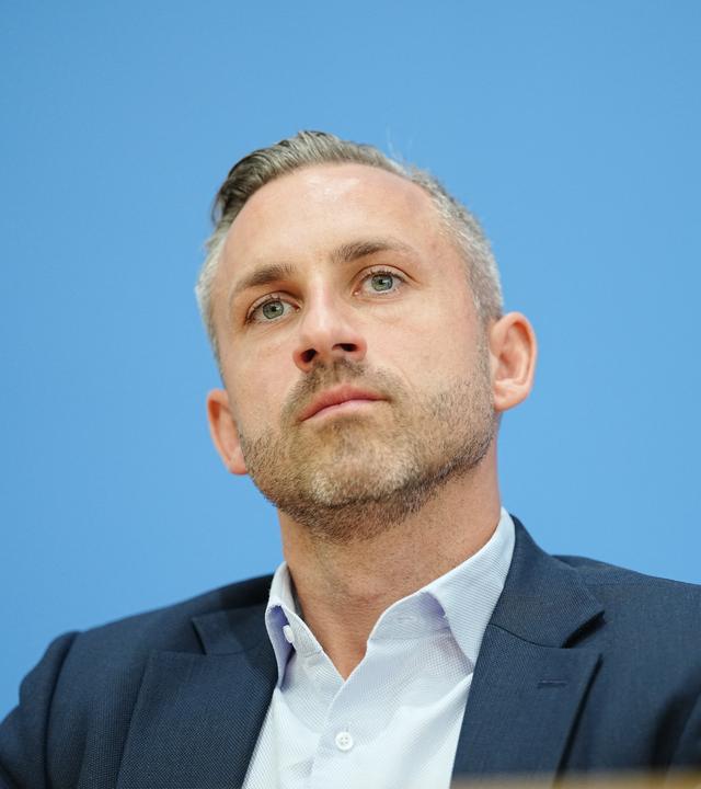 07.09.2026, Berlin: Ulrich Siegmund, AfD-Spitzenkandidat in Sachsen-Anhalt, sitzt in der Bundespressekonferenz.