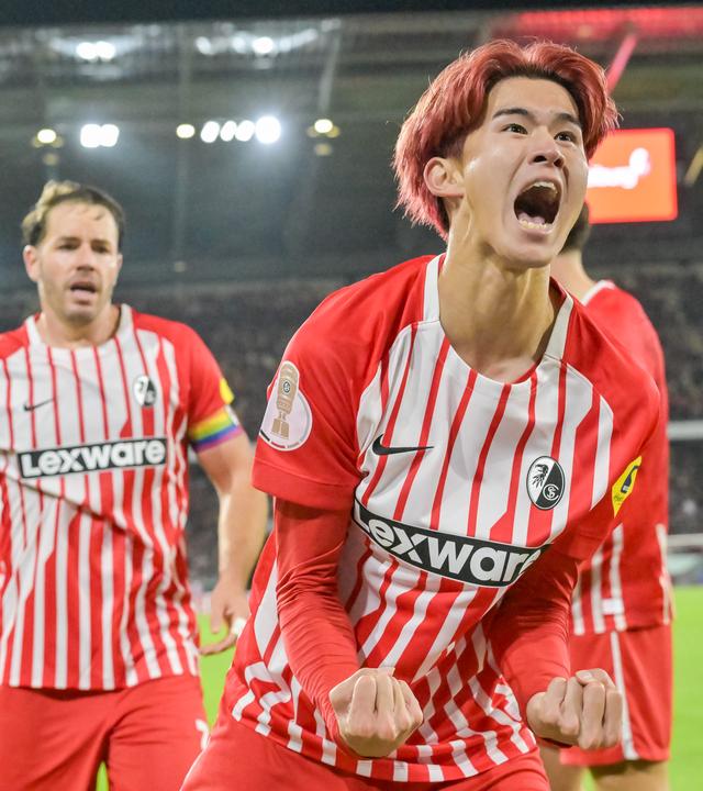 Keisuke Goto vom SC Freiburg jubelt nach seinem Treffer zum 2:2 gegen den VfL Wolfsburg.