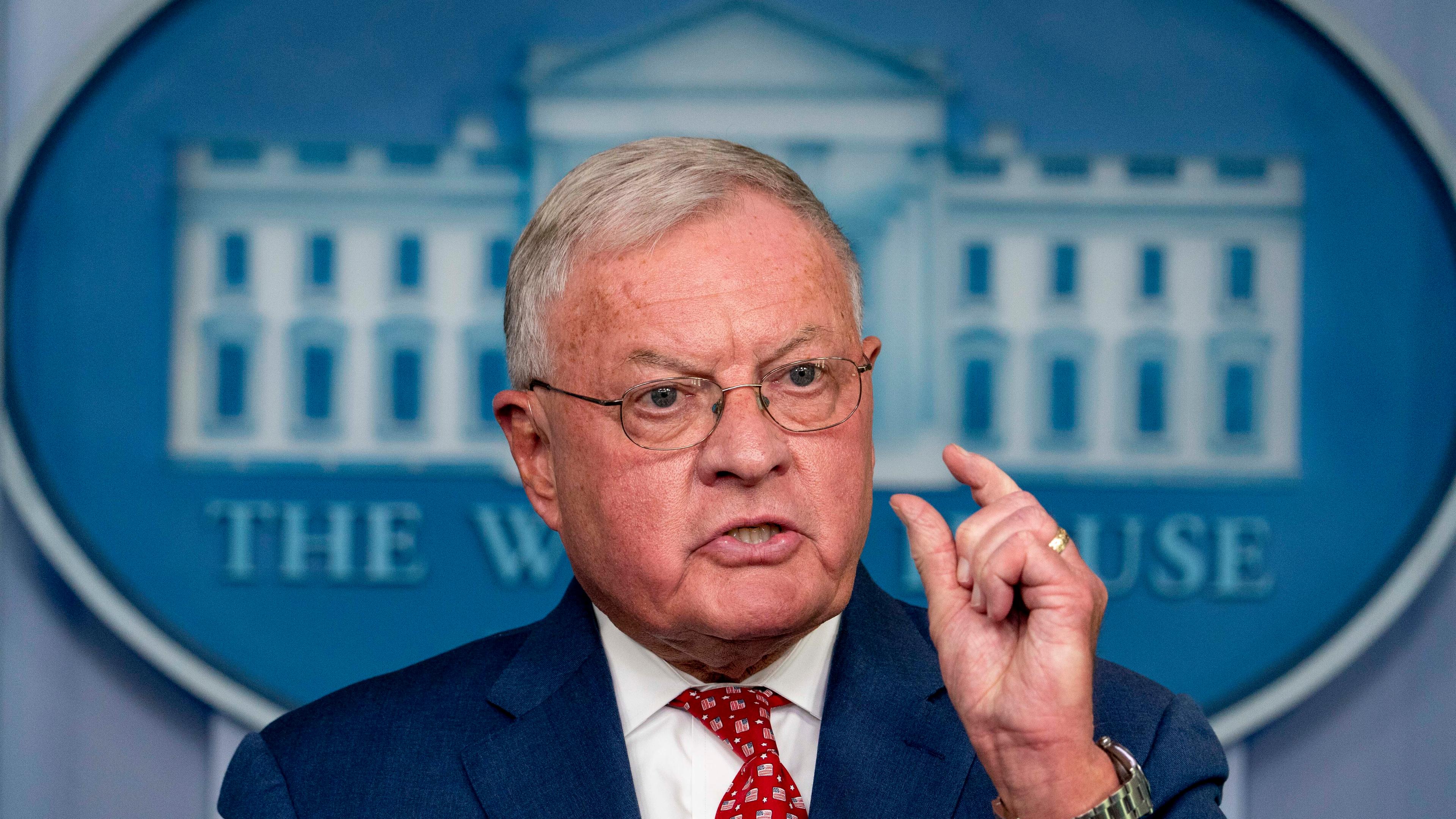 Keith Kellogg spricht 2020 als nationaler Sicherheitsberater des US-Vizepräsidenten Pence bei einer Pressekonferenz im Weißen Haus. 