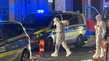 Auf offener Straße: Mann ersticht Frau mit Machete