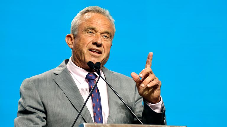 Der unabhängige Präsidentschaftskandidat Robert F. Kennedy Jr. hält eine Rede in Las Vegas.