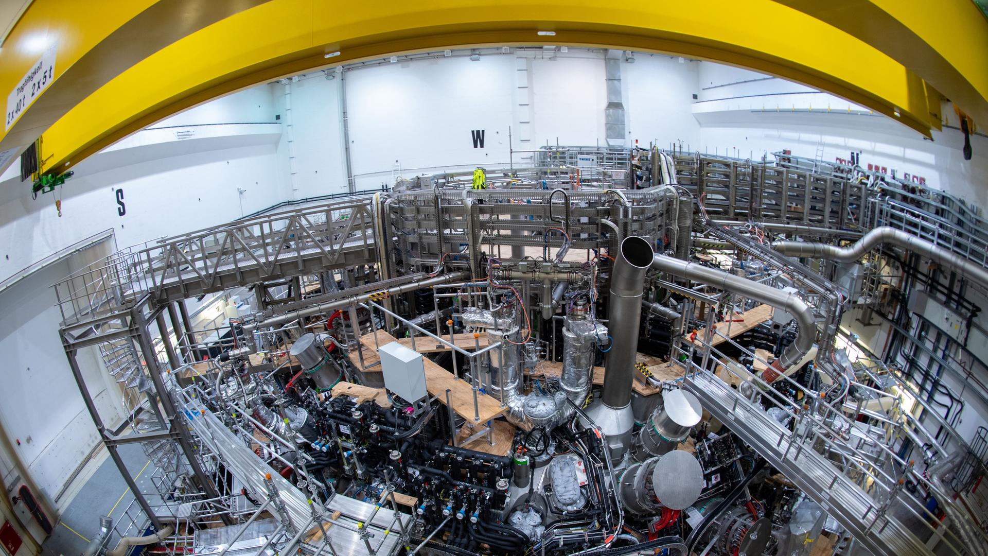 Ein Einlick in das Kernfusionsexperiment "Wendelstein 7-X" im Max-Planck-Institut für Plasmaphysik in Greifswald.