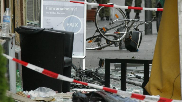 Scherben und Zerstörung in der Keupstraße in Köln