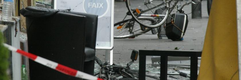 Scherben und Zerstörung in der Keupstraße in Köln