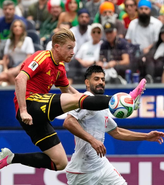 Kevin de Bruyne bei der Ballannahme
