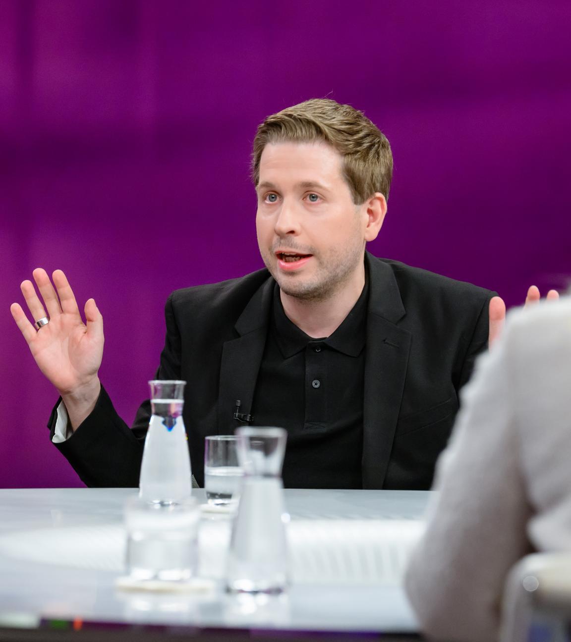 Kevin Kühnert zu Gast bei Maybrit Illner