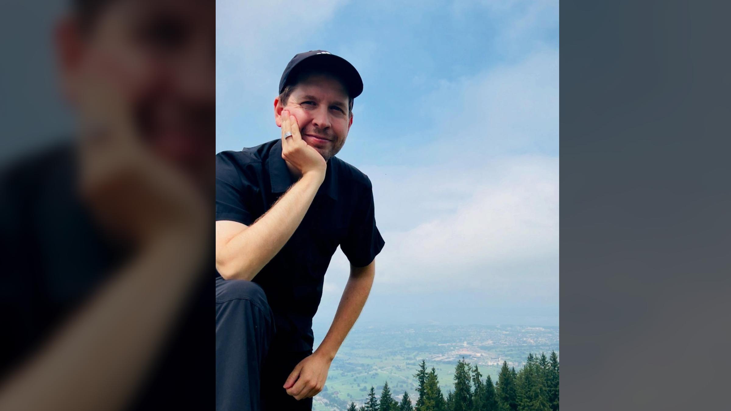 Bild aus einem Post auf Instagram von Kevin Kühnert das ihn beim wandern in Bregenz am Bodensee zeigt.