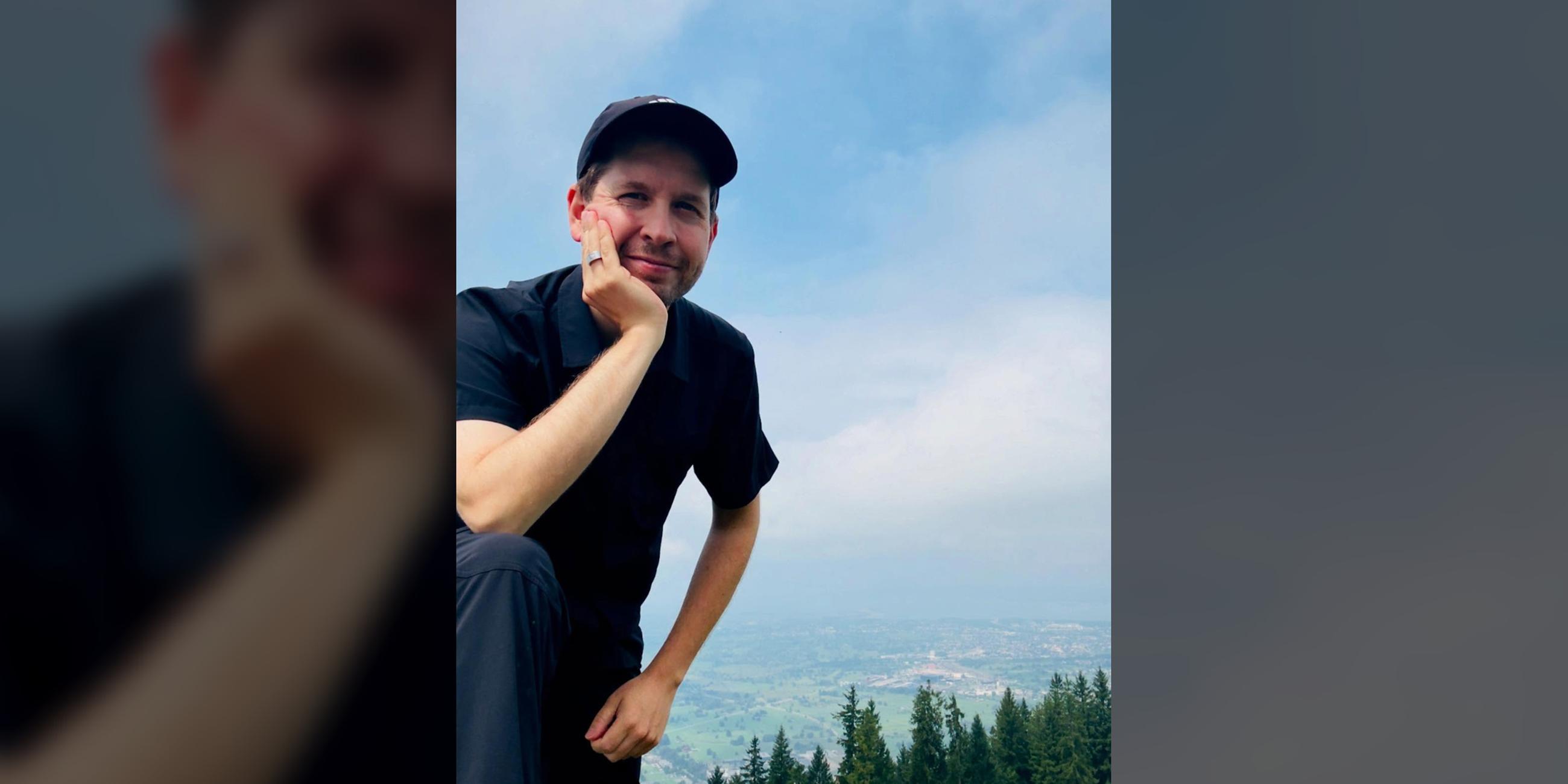 Bild aus einem Post auf Instagram von Kevin Kühnert das ihn beim wandern in Bregenz am Bodensee zeigt.