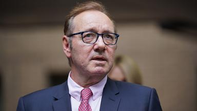 Prozess gegen Kevin Spacey ausgesetzt