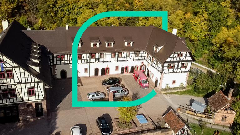 Fachwerkhaus von oben: Jugendstrafanstalt Seehaus in Leonberg