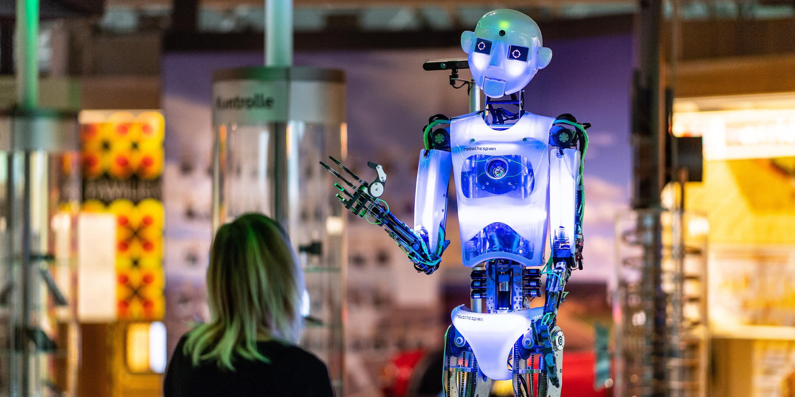 Roboter "Robothespian" im Heinz Nixdorf Museumsforum in Paderborn