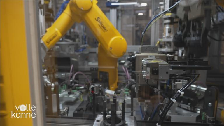 Ein Roboter, der für KI im Job steht