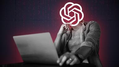KI-Logo auf dem Kopf einer Person, die einen aufgeklappten Laptop auf den Beinen hat