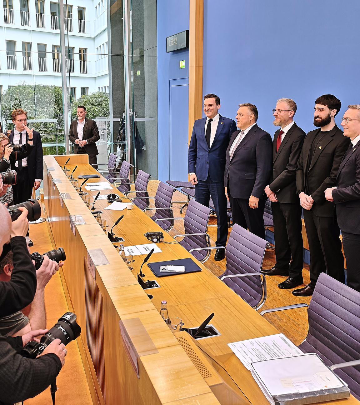 Pressekonferenz zu deutsch-kanadischer Partnerschaft für souveräne KI