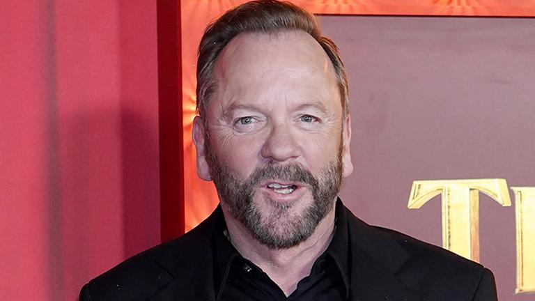 Kiefer Sutherland soll einen Taxifahrer verprügelt haben. Nur gegen eine 50.000-Dollar-Kaution kam er wieder auf freien Fuß. Am 2. Februar muss er deswegen sogar vor Gericht. (14.01.2026)