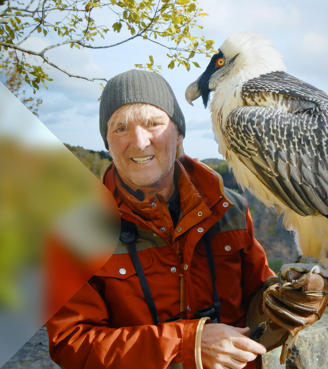 Tierfilmer Andreas Kieling mit Vogel