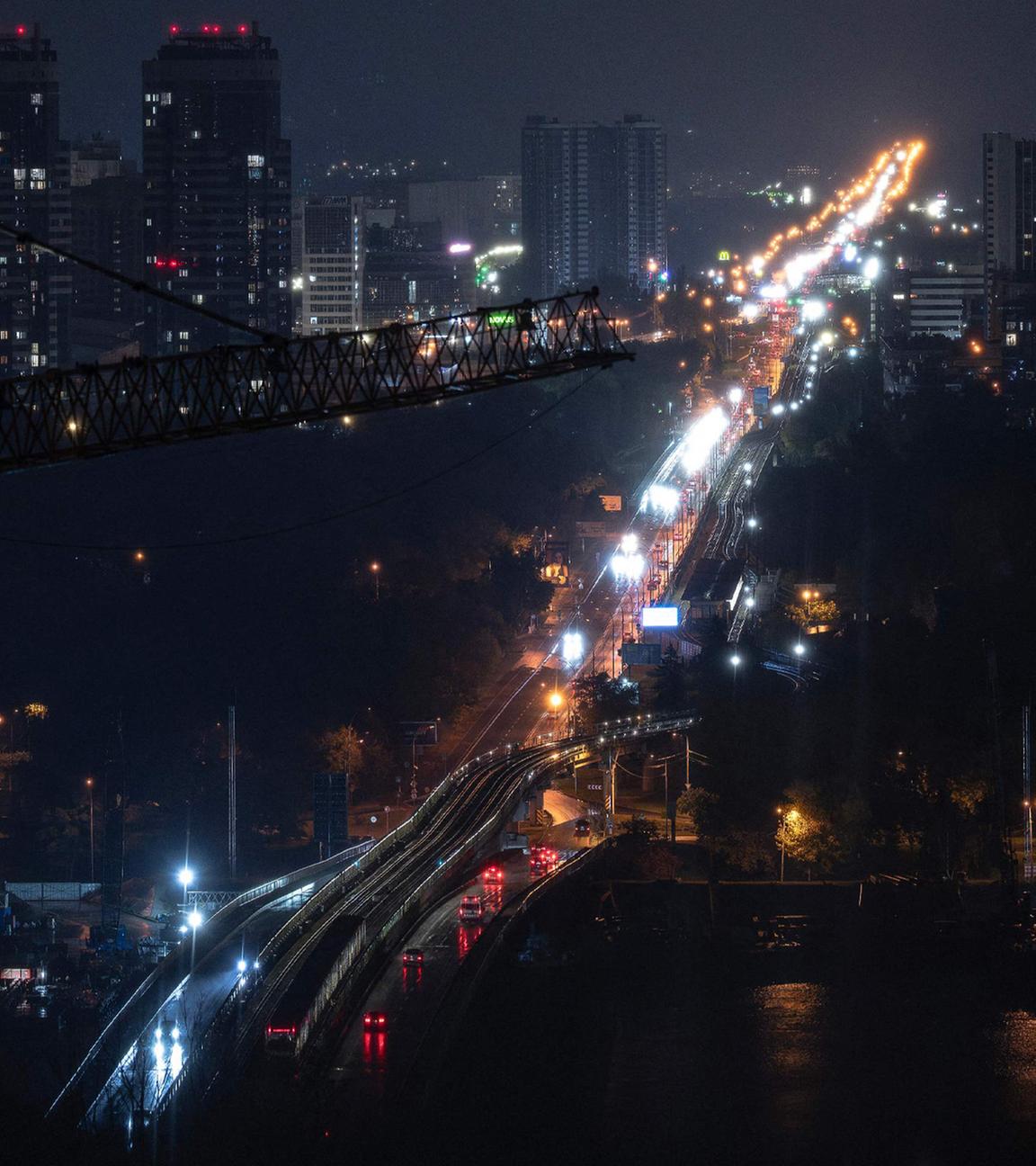 Nach russischen Angriffen auf Kiew sind große Teile der Stadt ohne Strom. Aufgenommen am 10.10.2025.