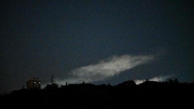 Rauch steigt nach russischen Raketenangriffen über der ukrainischen Hauptstadt Kiew in den Himmel.