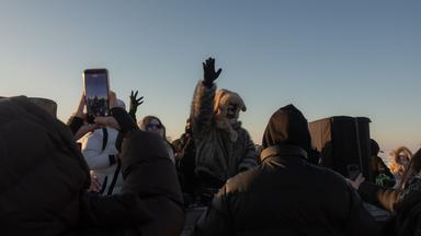 Party auf dem Eis: Wie sie in Kiew Putins Kälteterror trotzen