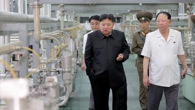 Kim Jong Un in einer Urananreicherungs-Anlage in Nordkorea