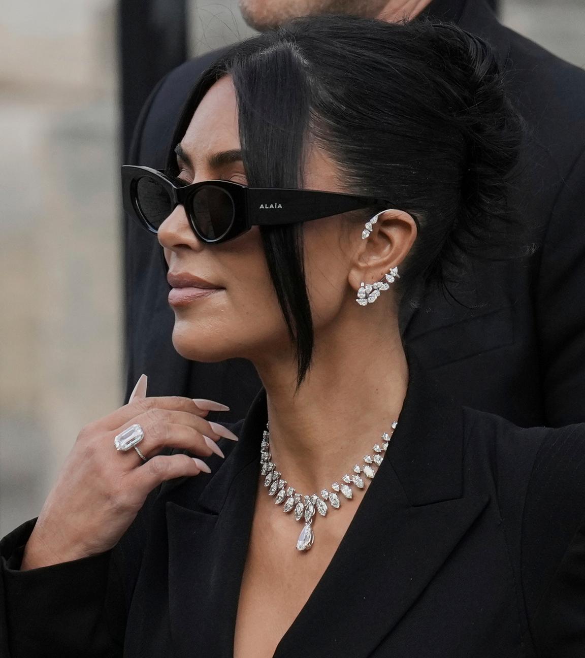  Kim Kardashian verlässt den Justizpalast, nachdem sie über den Raub von Juwelen in Millionenhöhe aus ihrem Pariser Hotelzimmer im Jahr 2016 ausgesagt hat.