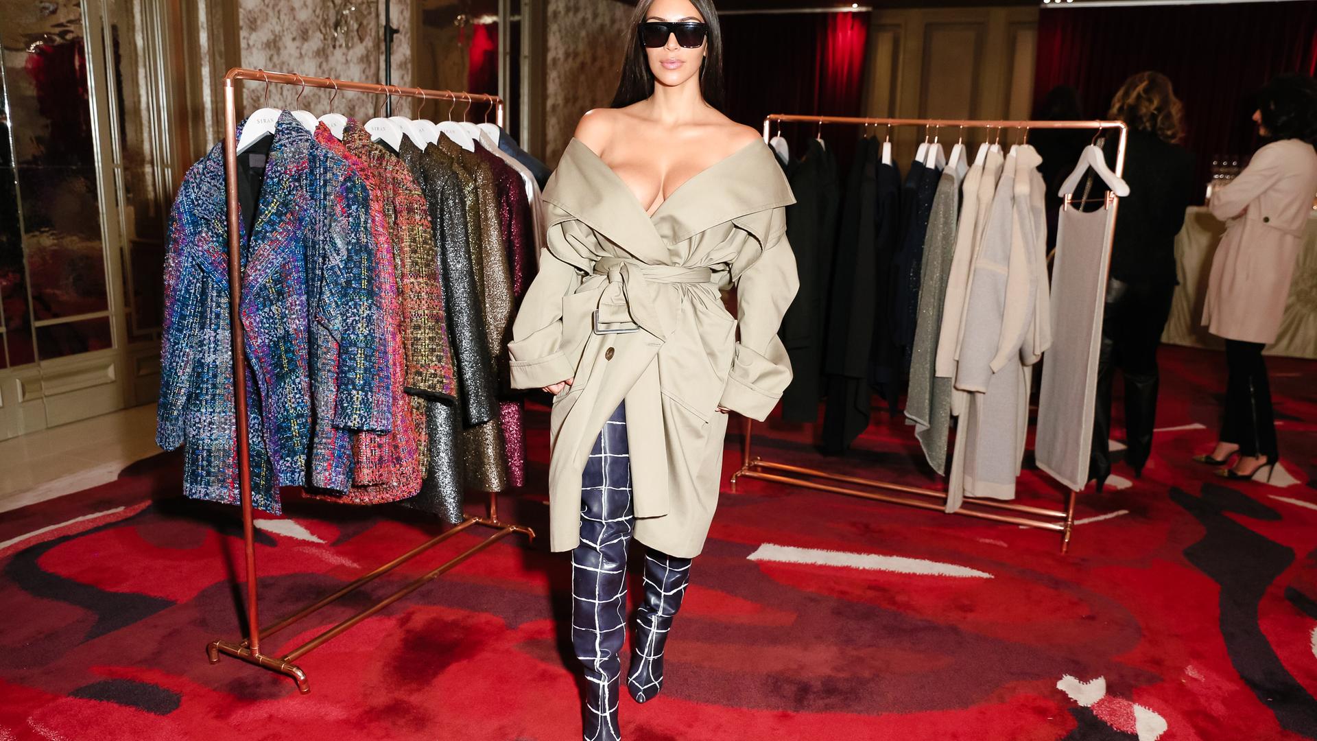 Kim Kardashian bei der Paris Fashion Week 2016