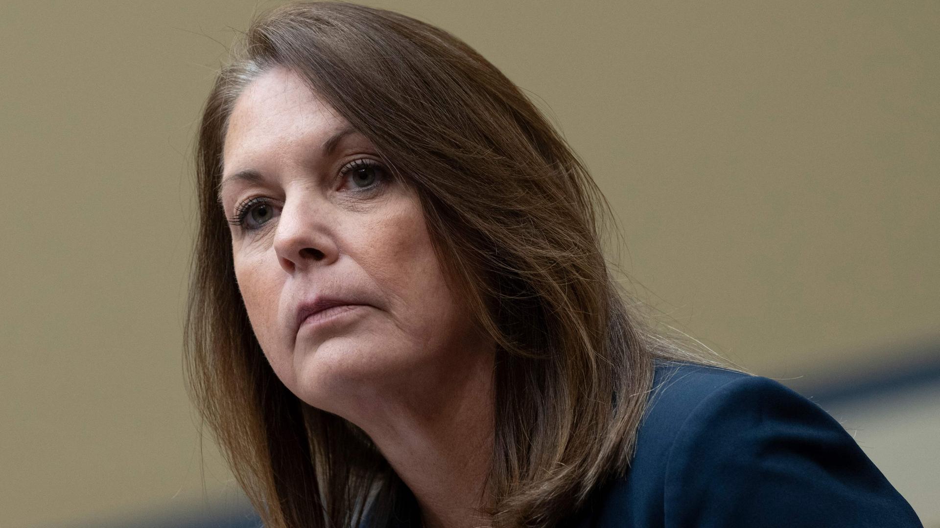 Kimberly Cheatle sagt während einer Anhörung des House Oversight Committee aus, bei der mögliche Sicherheitsmängel im Zusammenhang mit dem versuchten Attentat auf den ehemaligen US-Präsidenten Donald Trump untersucht werden am 22.07.2024.