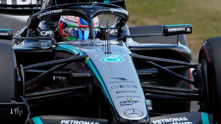 Der italienische Mercedes-Pilot Andrea Kimi Antonelli steuert seinen Wagen in Silverstone, England, am 4. Juli 2026.