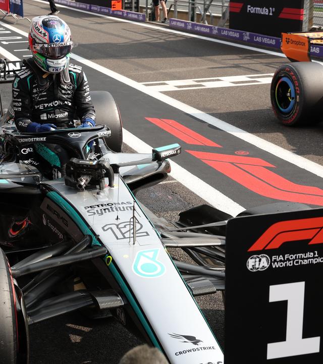 Der italienische Automobilrennfahrer Andrea Kimi Antonelli steigt nach dem Qualifying beim Grand Prix in Spa aus seinem Auto