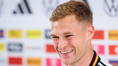 Joshua Kimmich in der Pressekonferenz vor den Spielen gegen Ungarn und Niederlande.