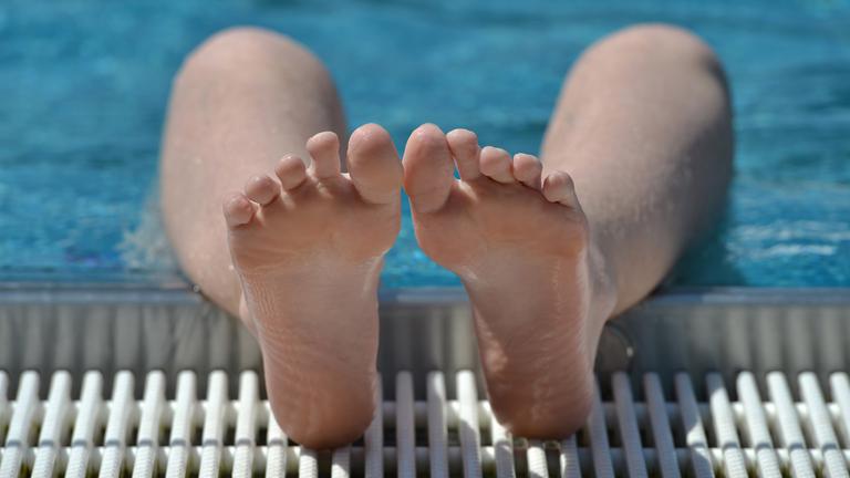 Ein Jugendlicher ist im Freibad Eschersheim kurz abgetaucht