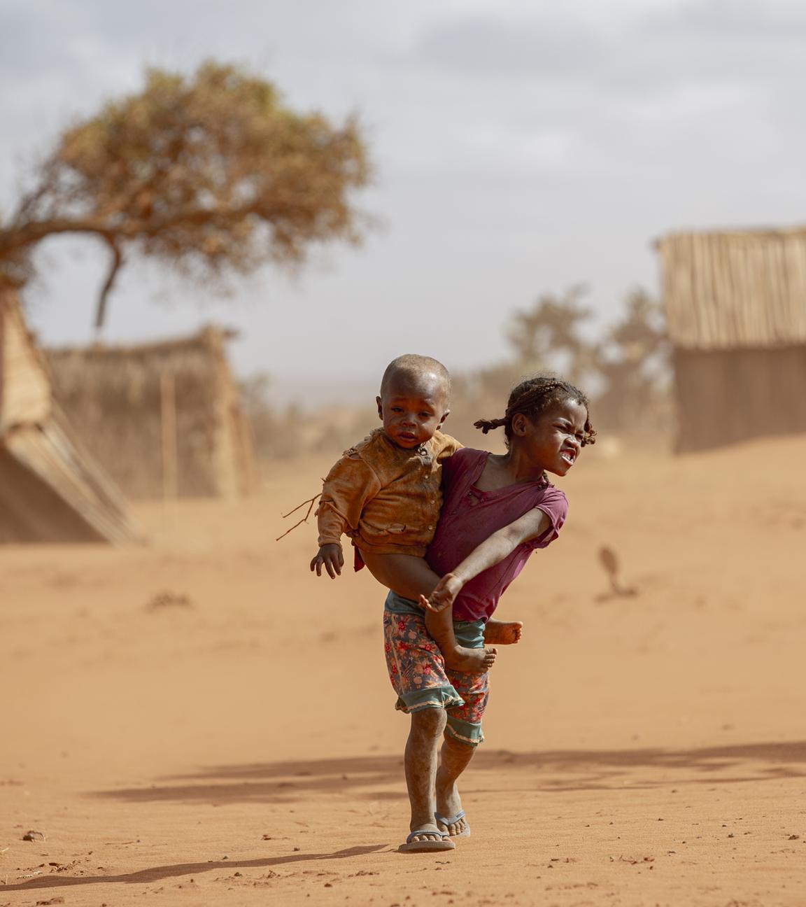 Madagaskar, Amboasary District: Kinder im Süden Madagaskars. 
