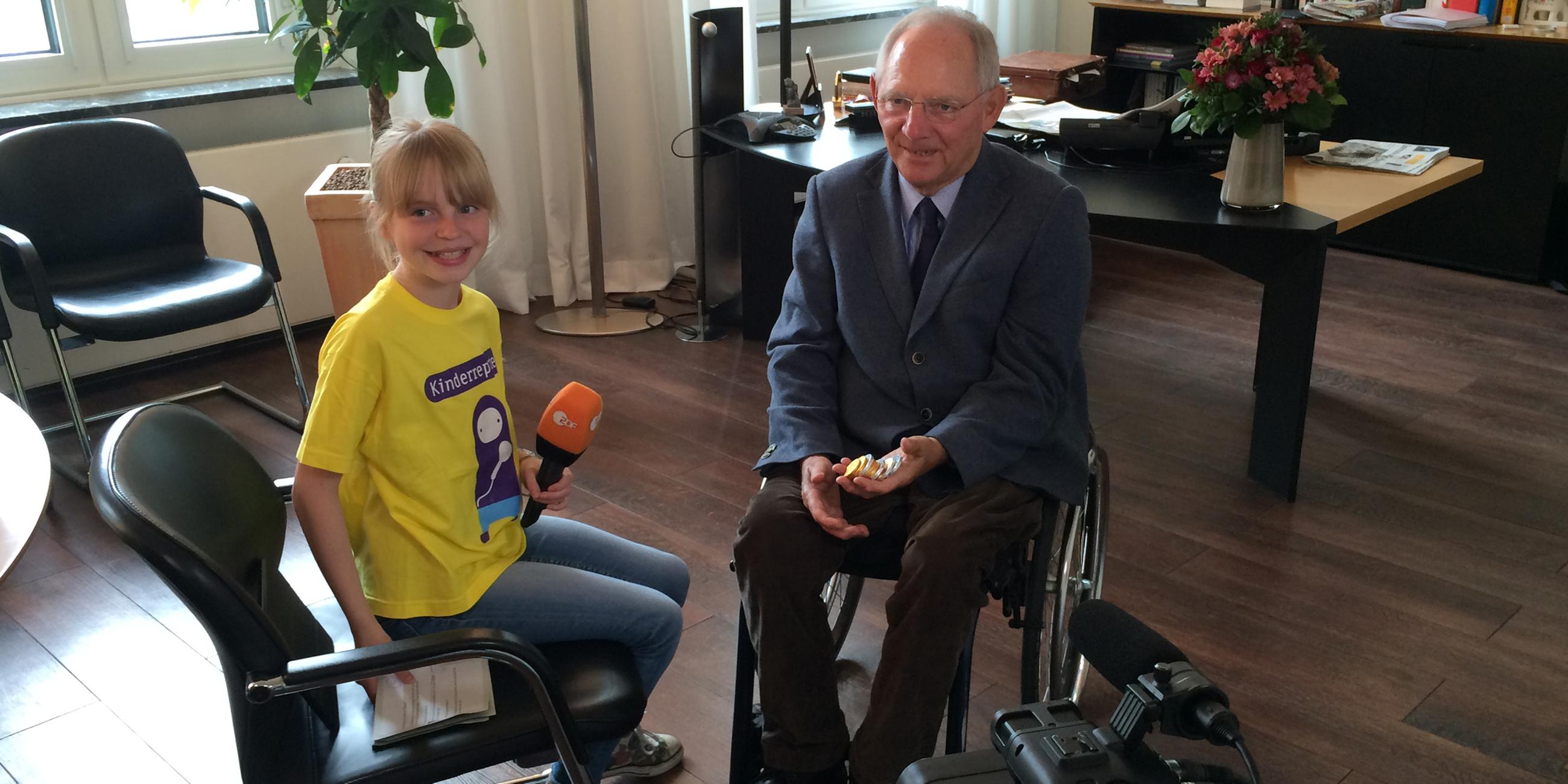 Kinderreporterin Rieke und Wolfgang Schäuble