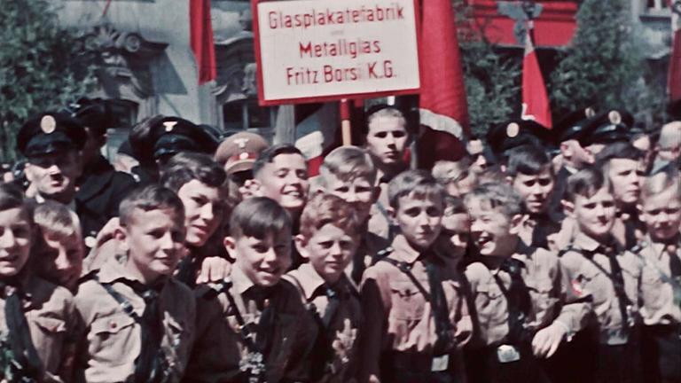 "Kindheit im Dritten Reich (1) – Faszination und Verblendung": Kleine Jungen in der Hitlerjugend.