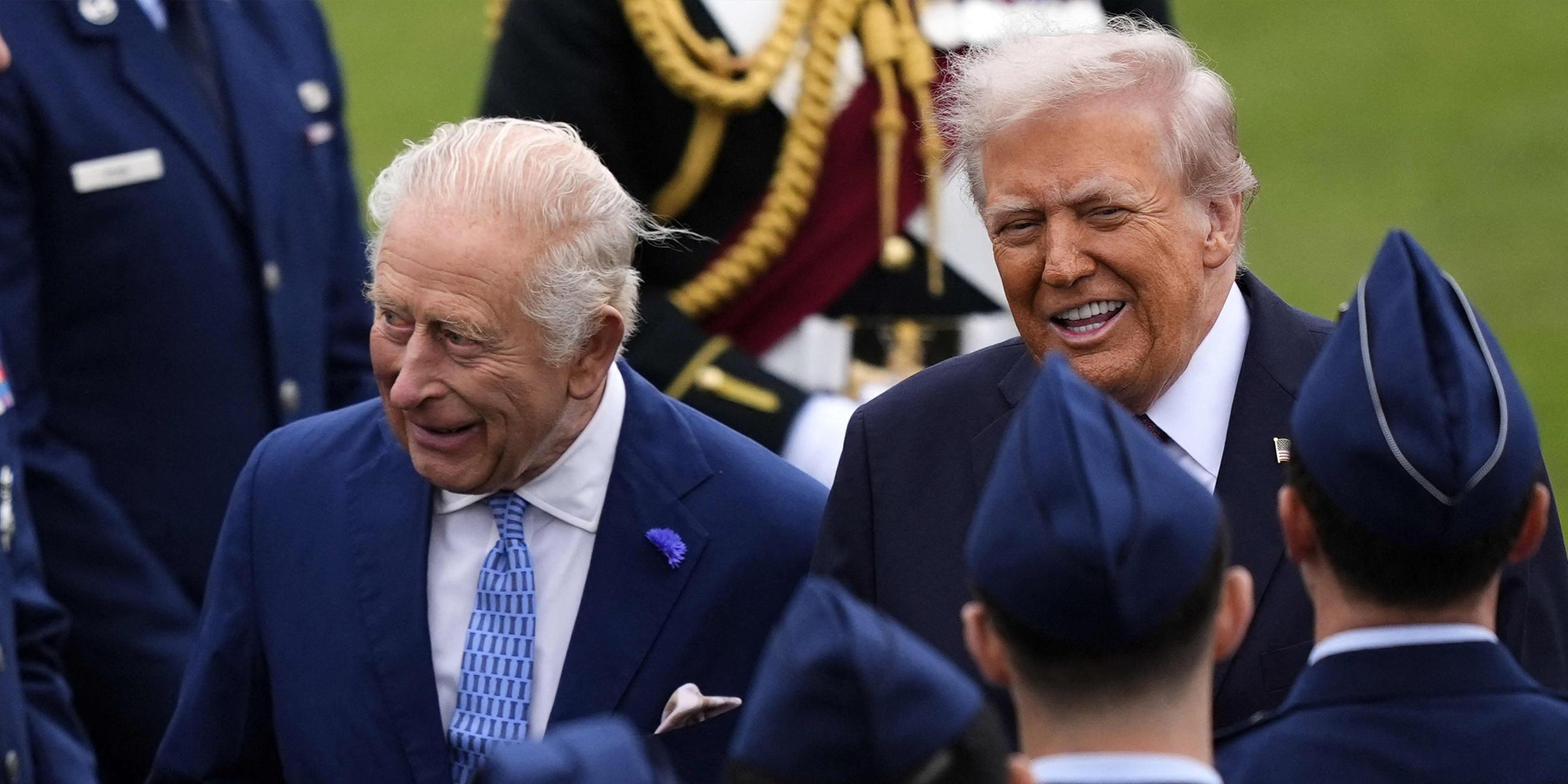 König Charles III. und US-Präsident Donald Trump sprechen am 17. September 2025 nach einer Militärzeremonie auf dem Rasen von Schloss Windsor mit Soldaten während Trumps zweitem Staatsbesuch.