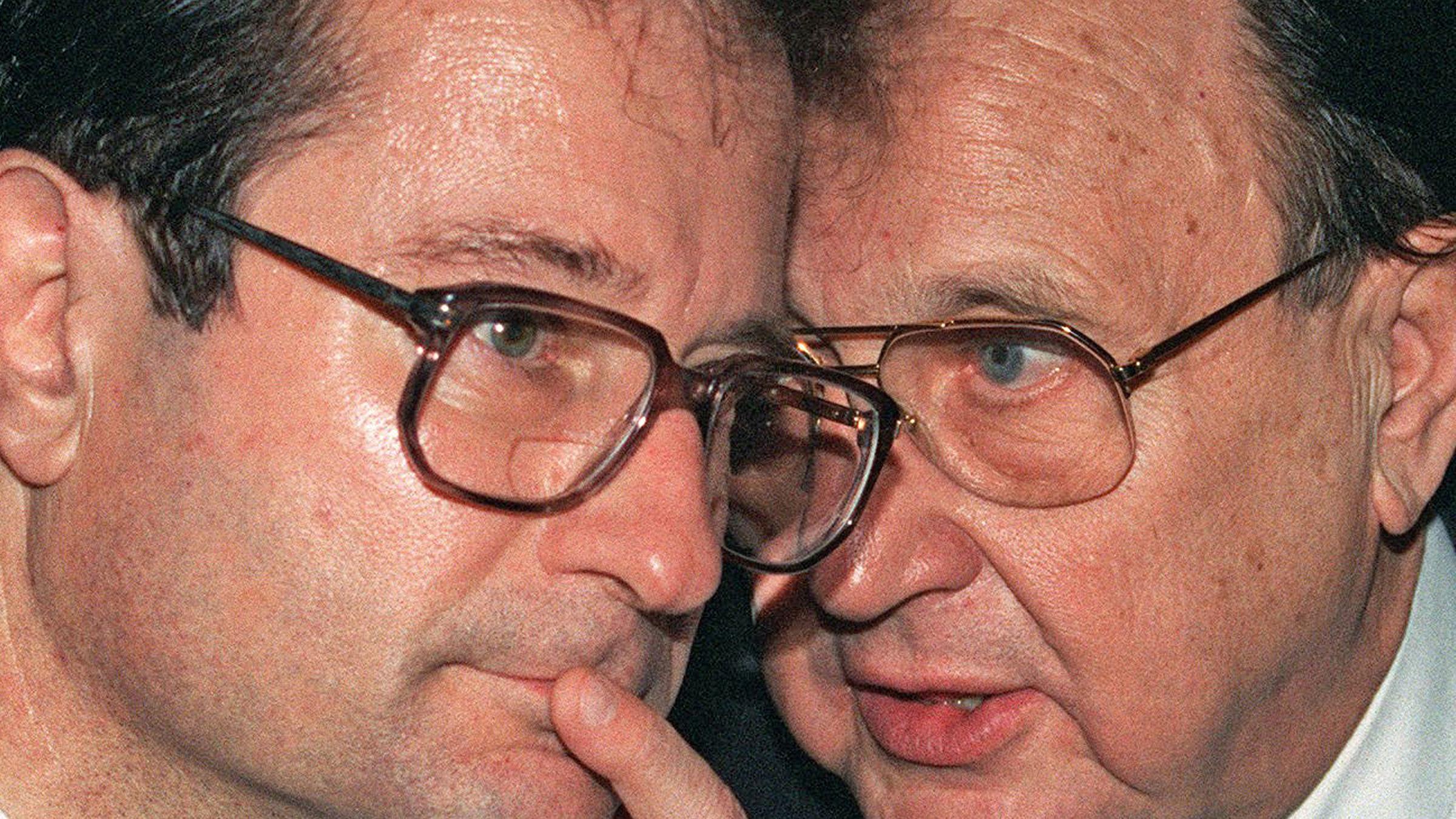 Klaus Kinkel und Hans-Dietrich Genscher (FDP) - (Archivbild vom  08.01.1994)