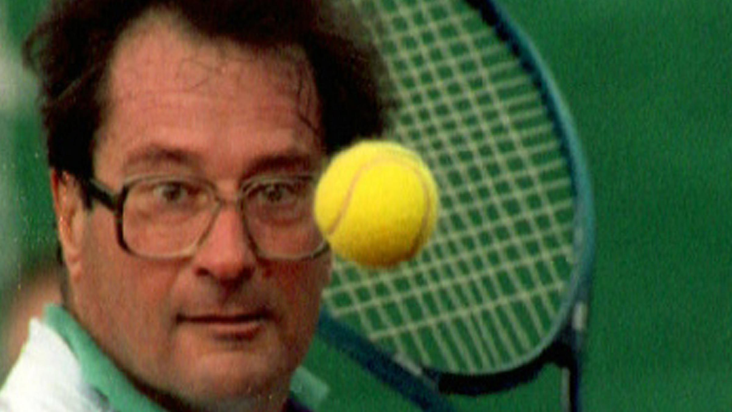 Klaus Kinkel spielt Tennis