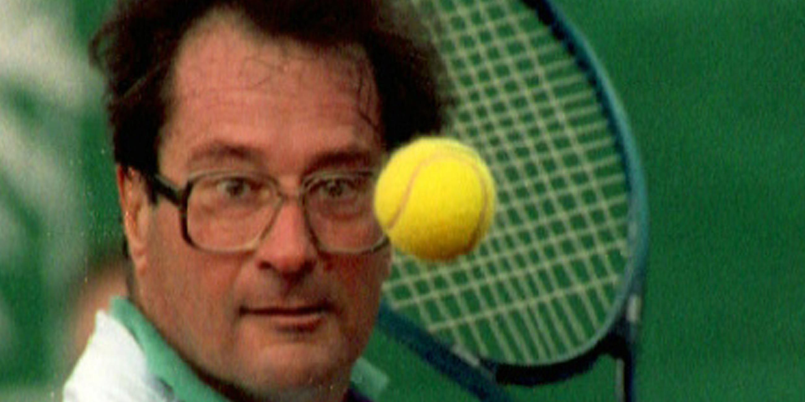 Klaus Kinkel spielt Tennis
