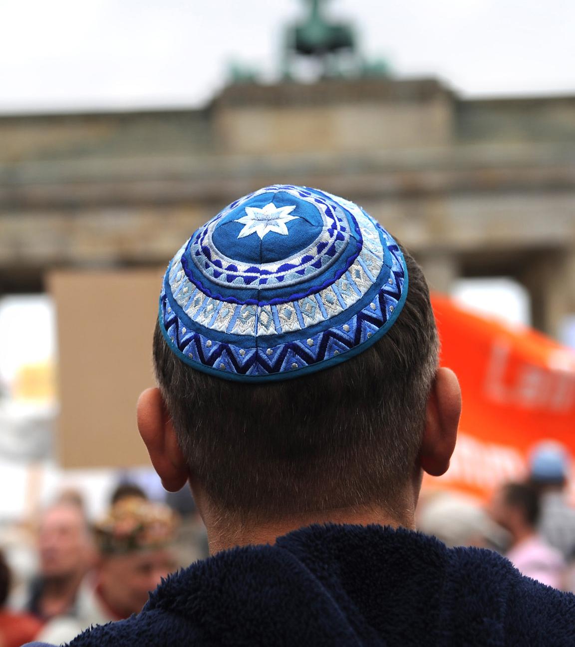 Ein Mann mit einer Kippa am 19.06.2018 in Dresden