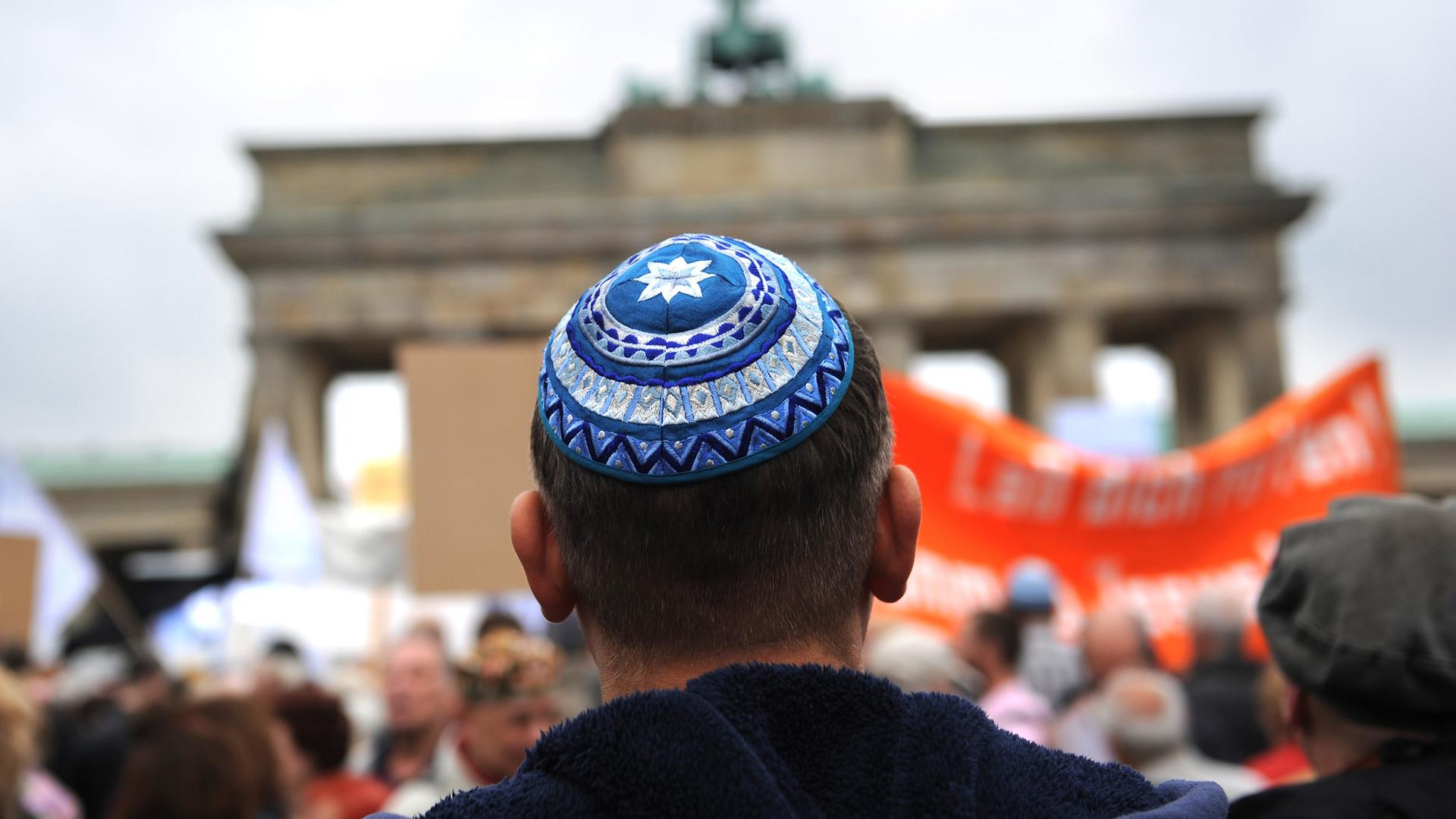 Ein Mann mit einer Kippa am 19.06.2018 in Dresden