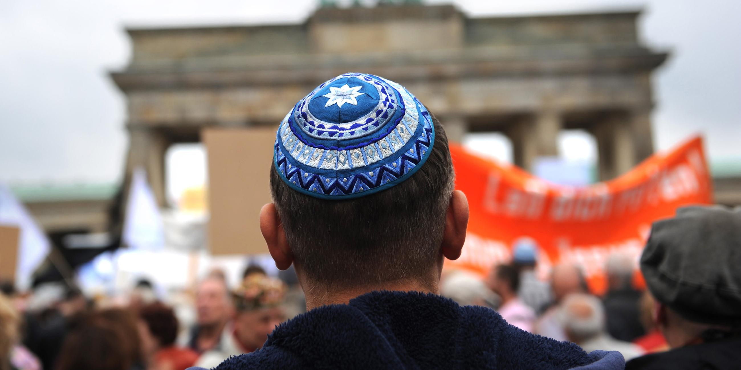 Ein Mann mit einer Kippa am 19.06.2018 in Dresden