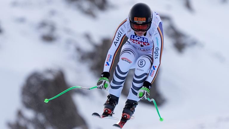 Kira Weidle-Winkelmann (Deutschland) fährt die Strecke hinunter beim alpinen Ski-Weltcup der Frauen (Abfahrt)