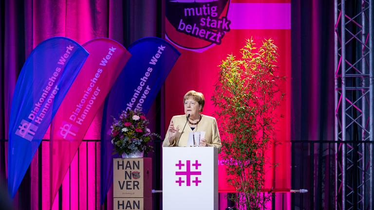 Altkanzlerin Angela Merkel (CDU) spricht auf dem 39. Deutschen Evangelischen Kirchentag, der vom 30.04. bis 04.05.2025 in Hannover stattfindet. 