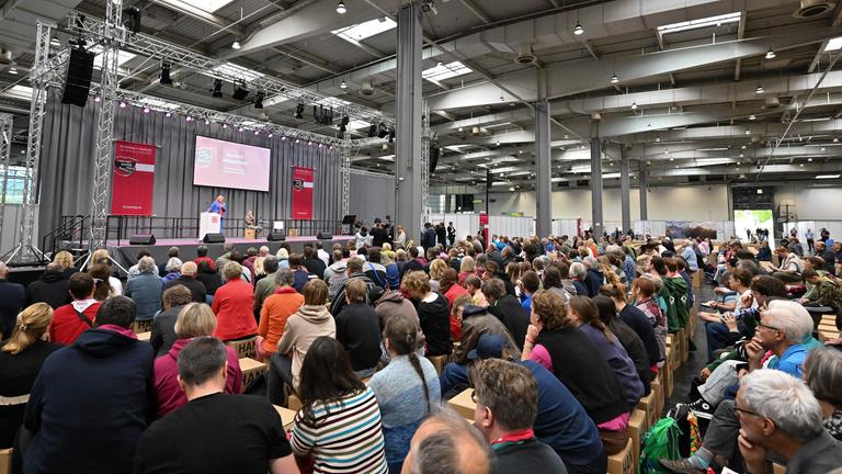 Bundestagspräsidentin Julia Klöckner (CDU) spricht beim Deutschen Evangelischen Kirchentag 2025.