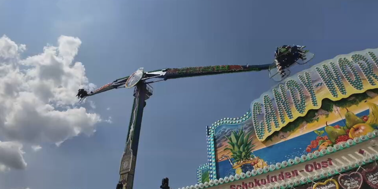 Kirmes-Saison: Familie Thielen im Aufbau